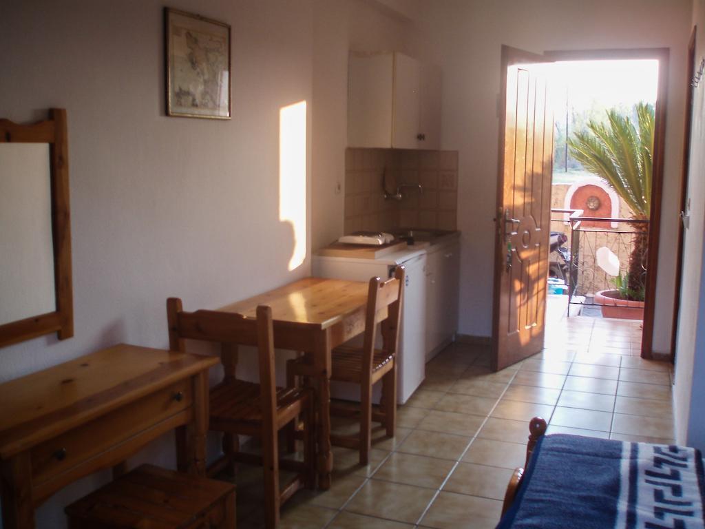 Marilena Apartments & Studios Ypsos Kamer foto